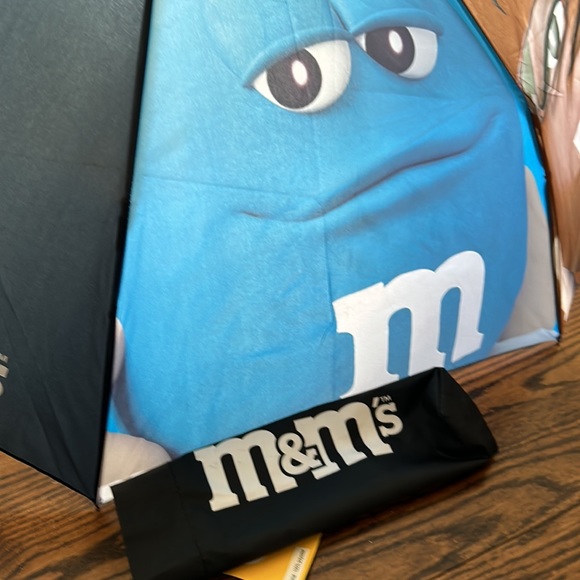 NWT M&Ms umbrella - Picture 2 of 3
